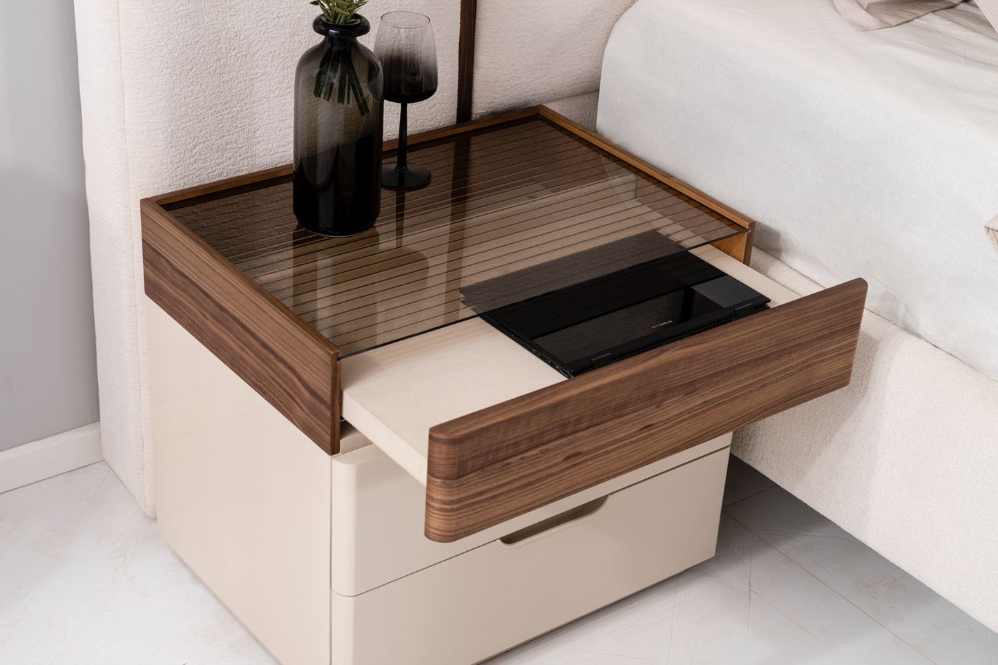 AURELIA  | WALNUT GLASS